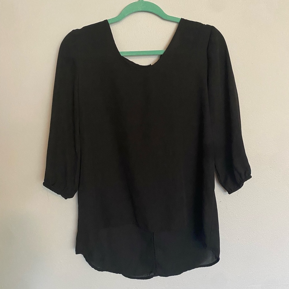 Brand Rue21. Color Black. Size Medium